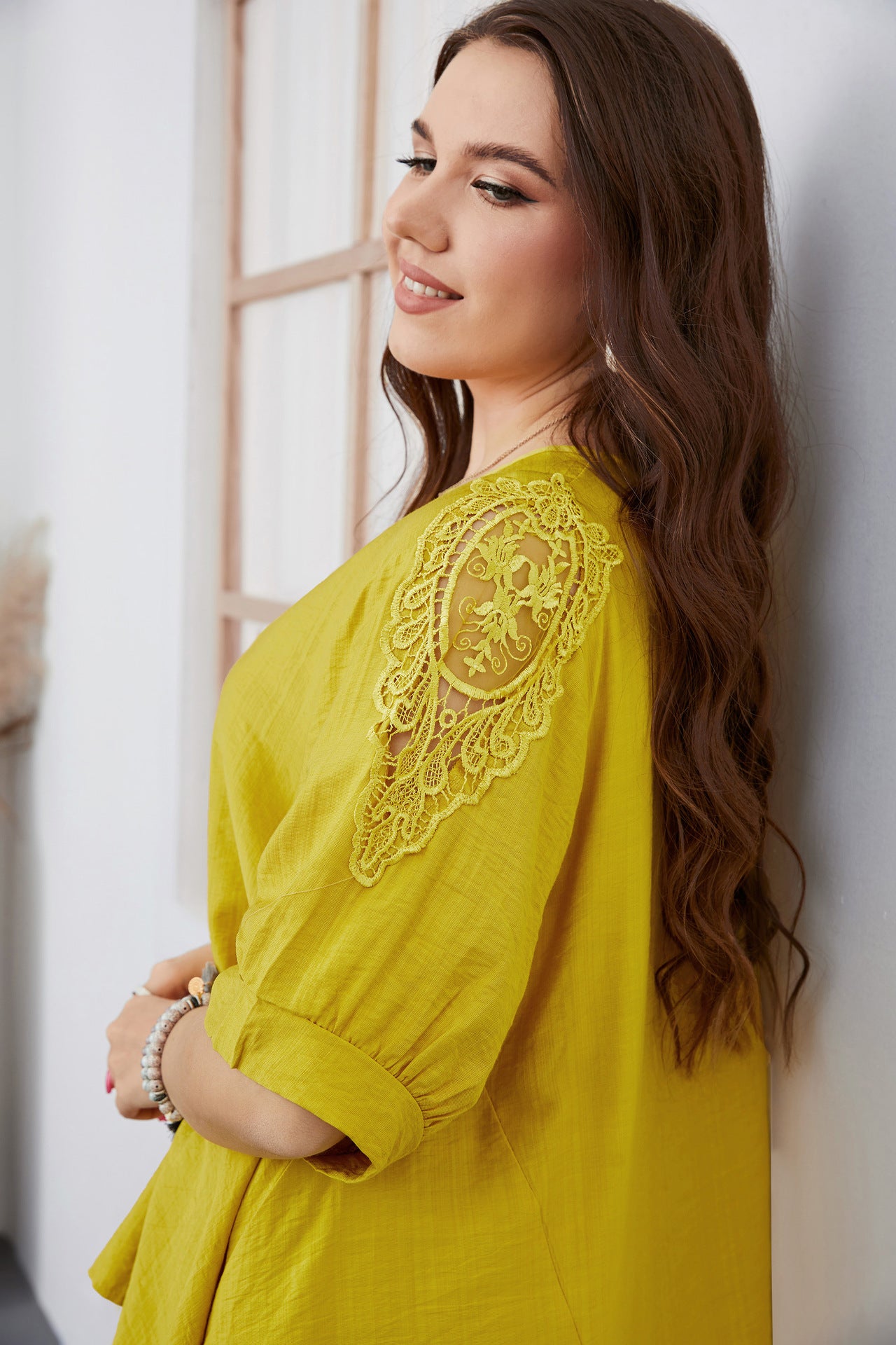 Lace Embroider Short Sleeve Round Neck Wholesale Plus Size Tops for Summer